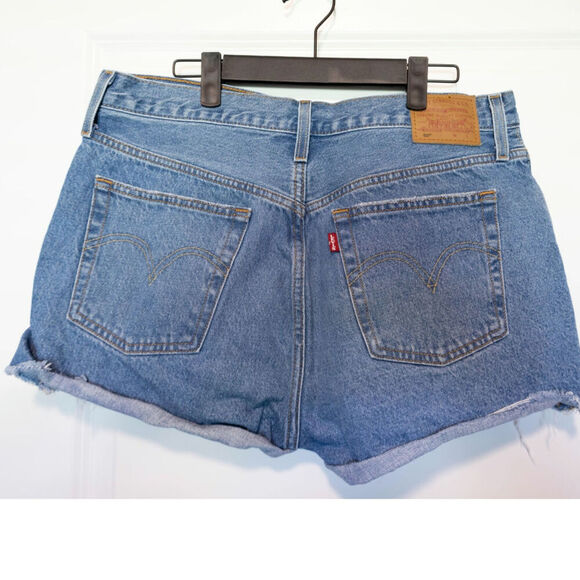 Levi's 501 Demin Shorts Button Fly Ladies W32 - Picture 3 of 9